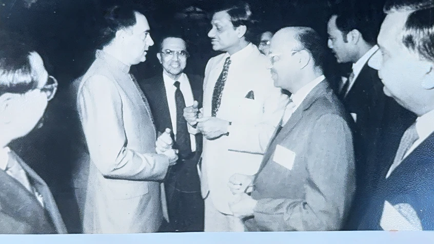 Dadu with PM Rajiv Gandhi, Delhi 1989