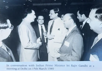 Black and white photo of Ajay Rungta (Dadu) speaking with Prime Minister Rajiv Gandhi at a formal meeting in Delhi, 1989.